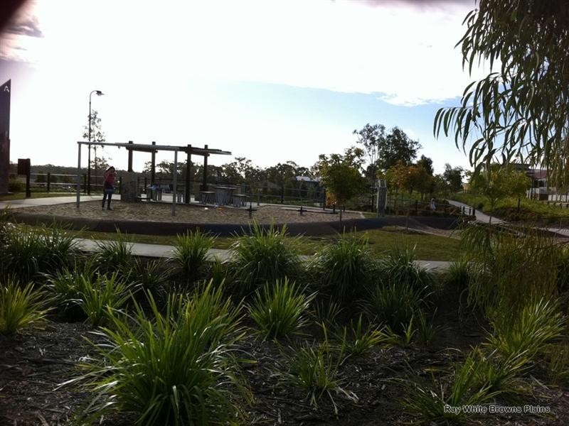 12 Outlook Drive, Waterford QLD 4133