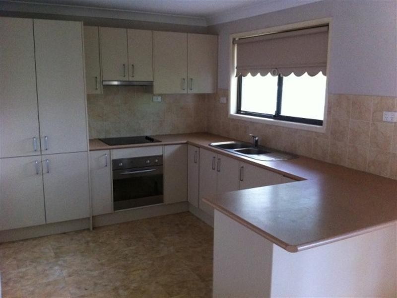 2 Dryade Street, Regents Park QLD 4118