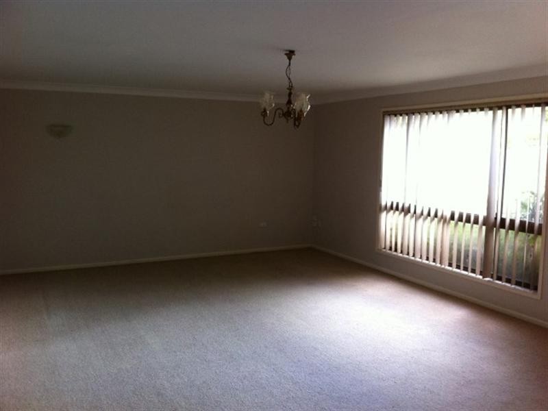 2 Dryade Street, Regents Park QLD 4118