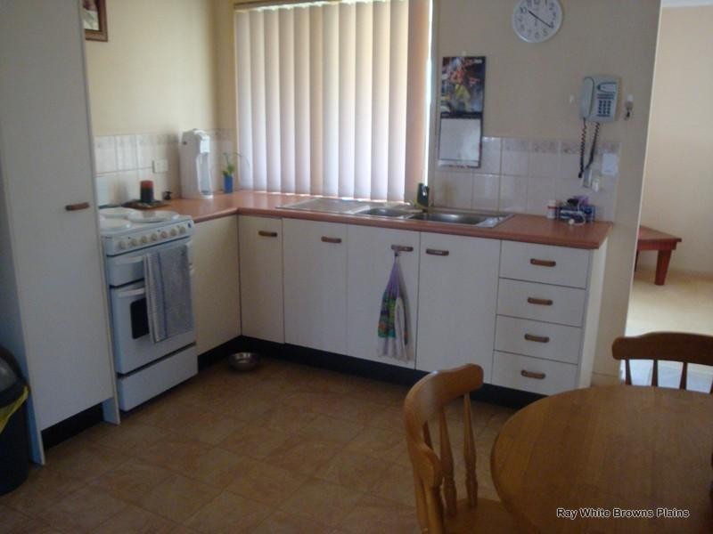 37 Bottlebrush Drive, Regents Park QLD 4118