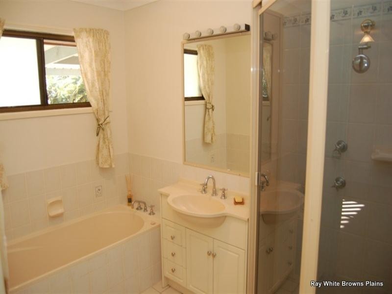 8 Antlia Street, Regents Park QLD 4118