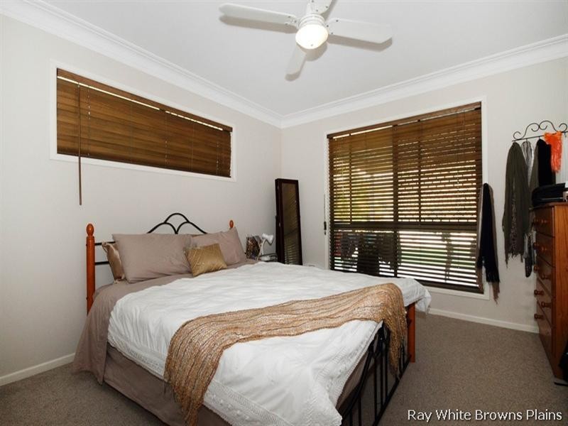 10 Semley Street, Hillcrest QLD 4118