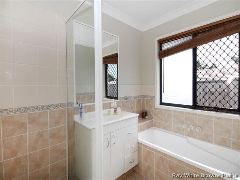 10 Semley Street, Hillcrest QLD 4118