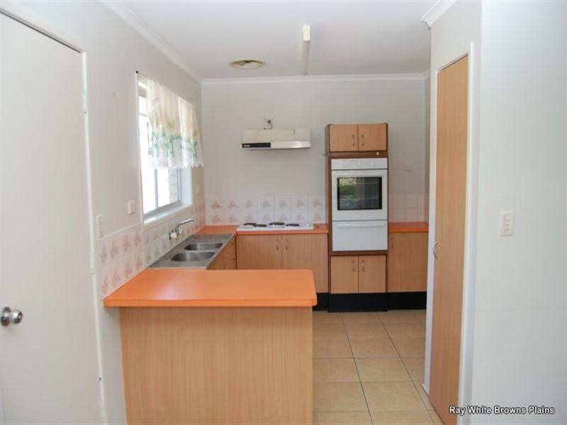 9 Dryade Street, Regents Park QLD 4118