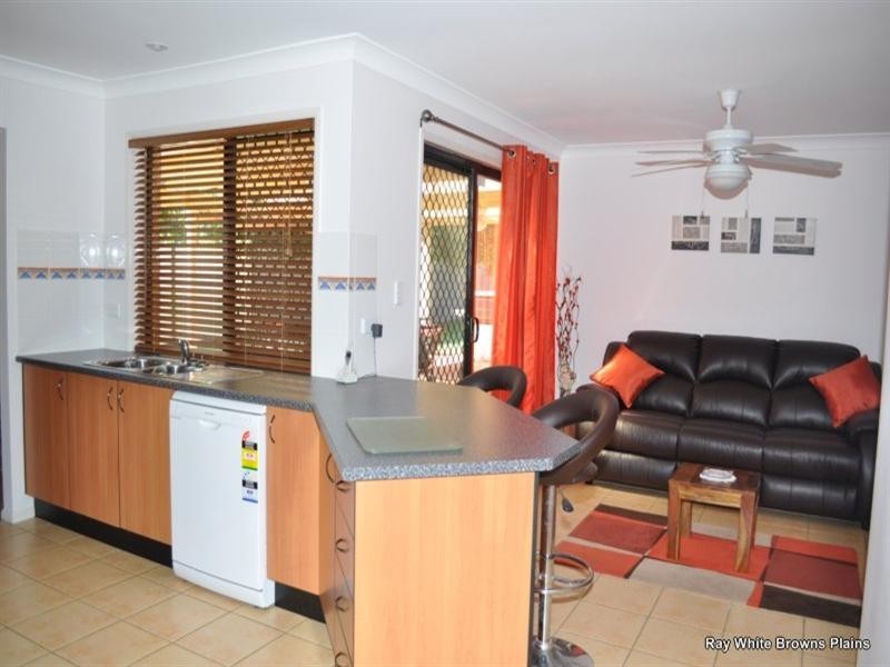 4 Langham Street, Hillcrest QLD 4118