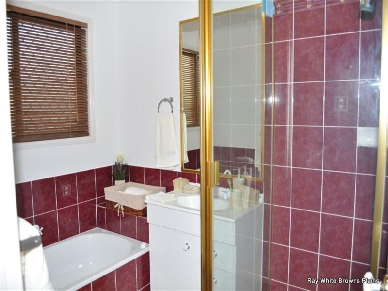 4 Langham Street, Hillcrest QLD 4118