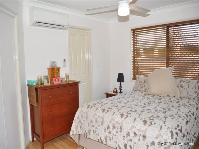 4 Langham Street, Hillcrest QLD 4118