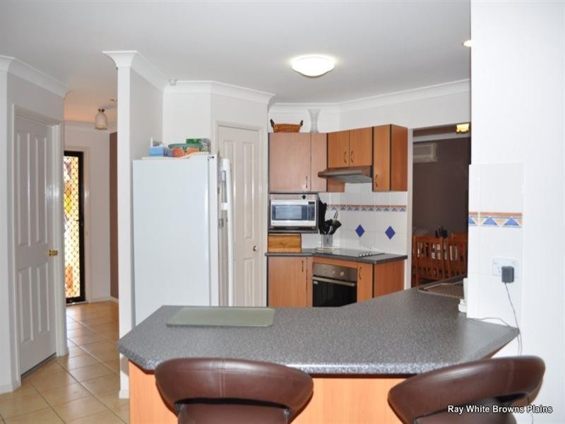 4 Langham Street, Hillcrest QLD 4118