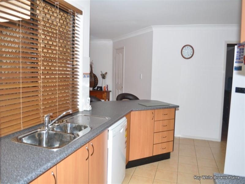 4 Langham Street, Hillcrest QLD 4118