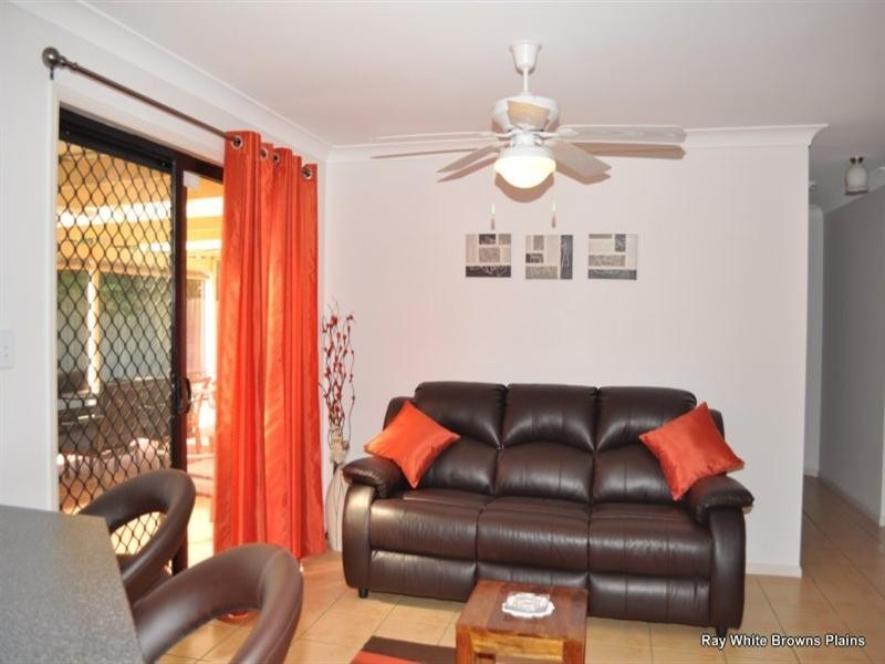 4 Langham Street, Hillcrest QLD 4118