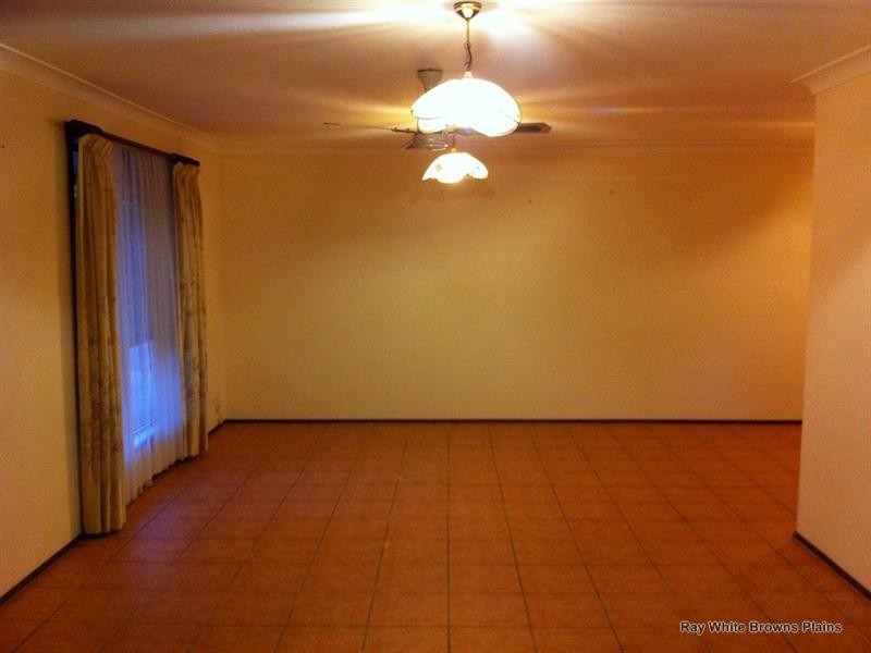 128 Estramina Road, Regents Park QLD 4118