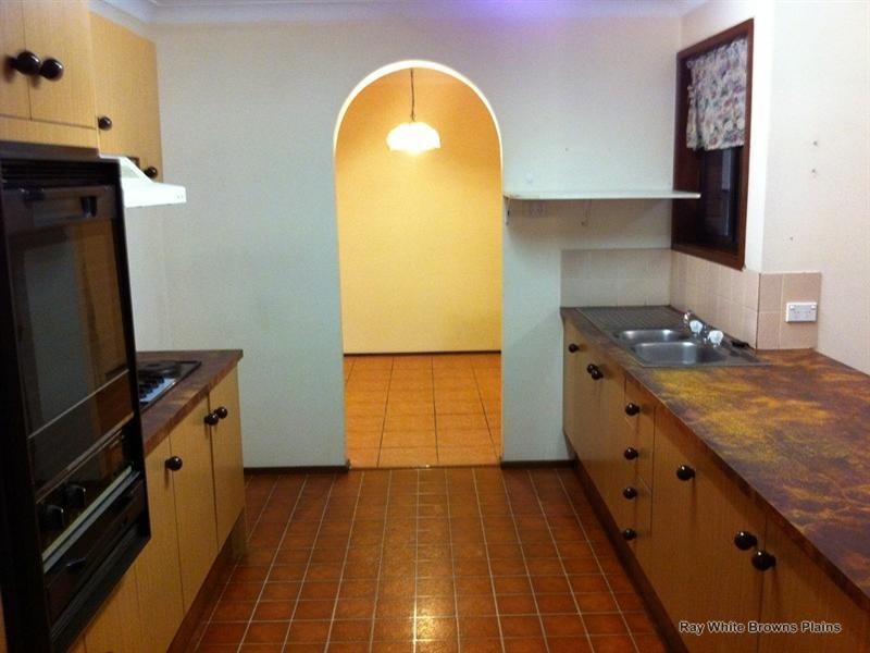 128 Estramina Road, Regents Park QLD 4118