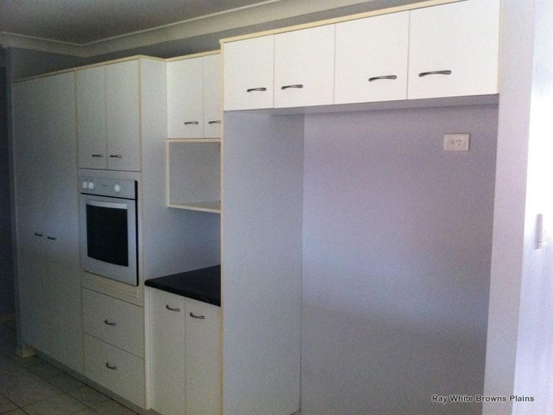 52 BUSHLAND Drive, Regents Park QLD 4118