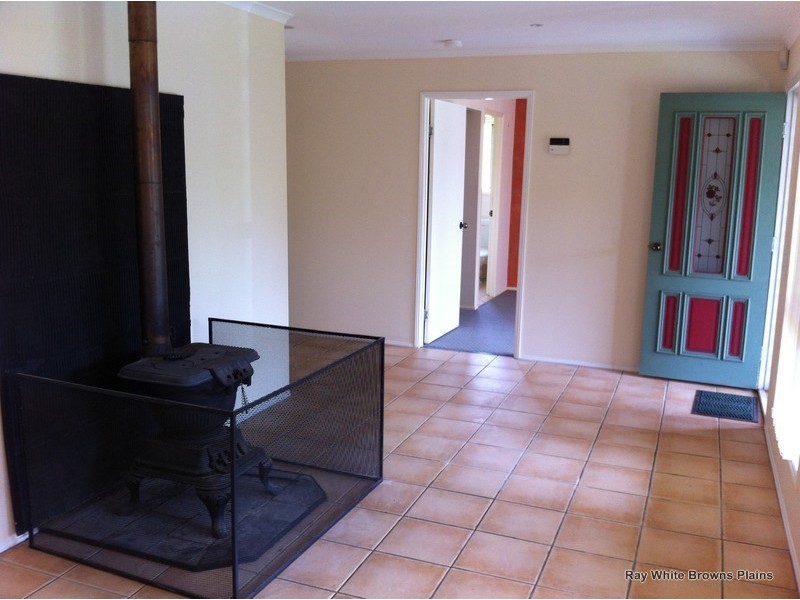 1 Hill End Avenue, Hillcrest QLD 4118