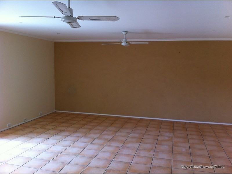 1 Hill End Avenue, Hillcrest QLD 4118