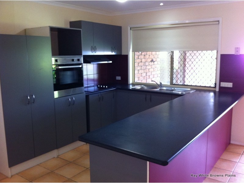 1 Hill End Avenue, Hillcrest QLD 4118