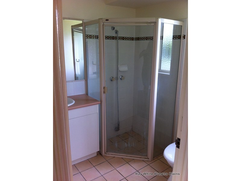 1 Hill End Avenue, Hillcrest QLD 4118