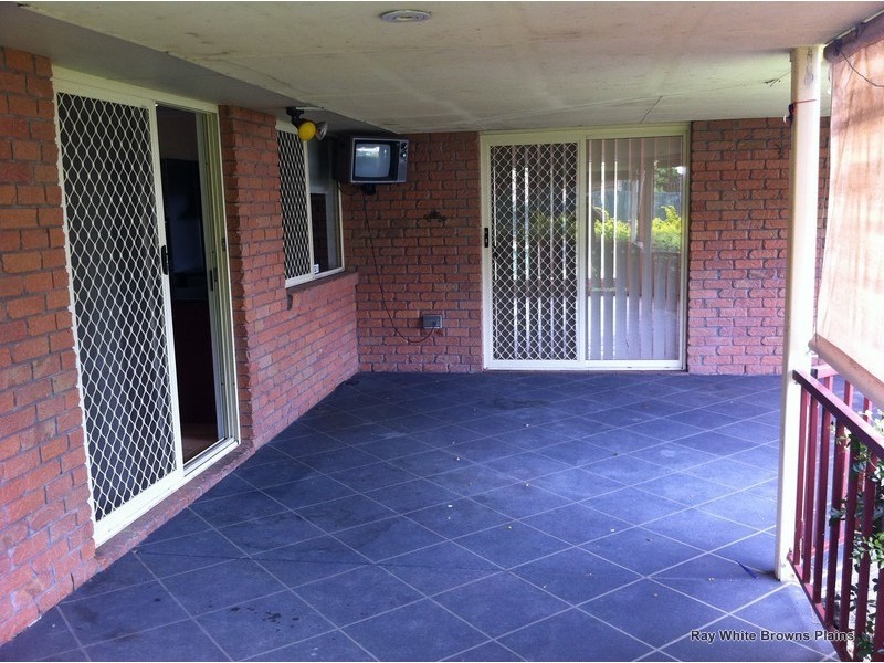 1 Hill End Avenue, Hillcrest QLD 4118