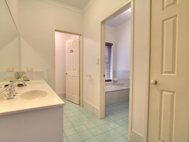 32 Madison Court, Munruben QLD 4125