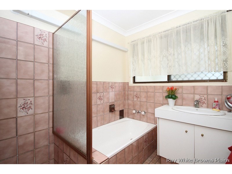 9 Pavon Street, Regents Park QLD 4118