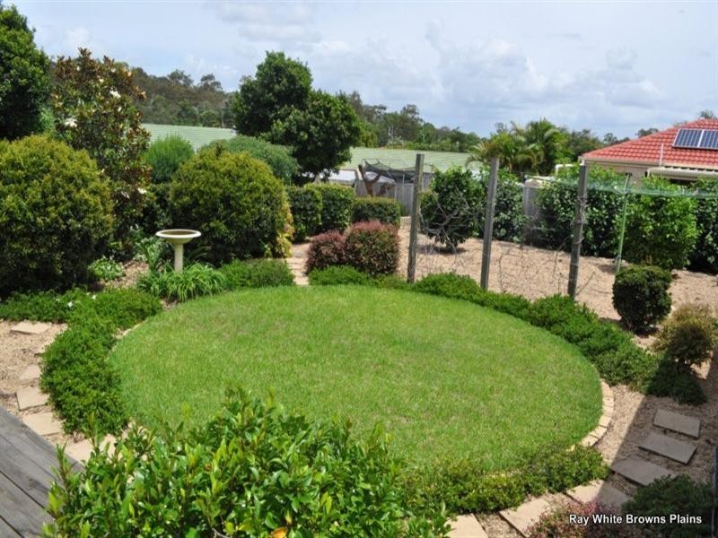 8 Mandeville Place, Regents Park QLD 4118