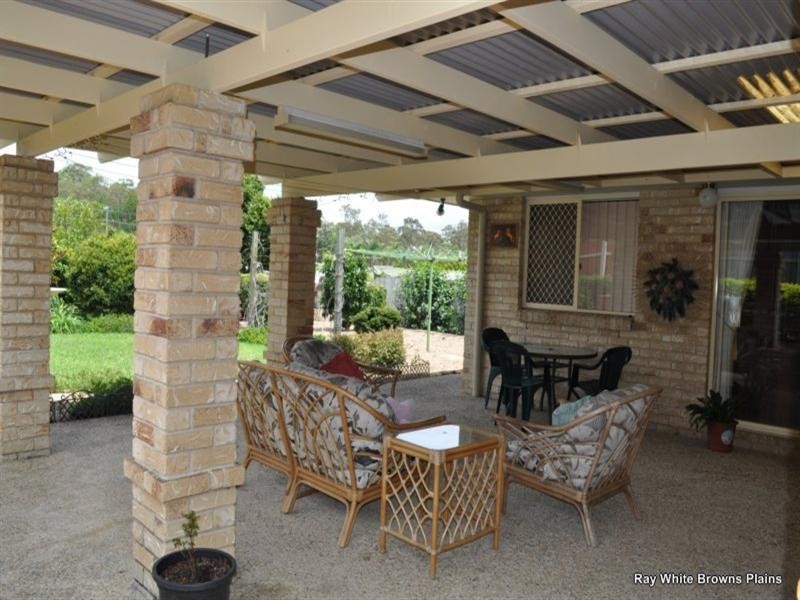 8 Mandeville Place, Regents Park QLD 4118