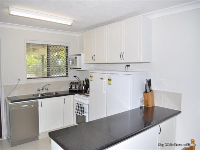 4 Pinewood Street, Crestmead QLD 4132