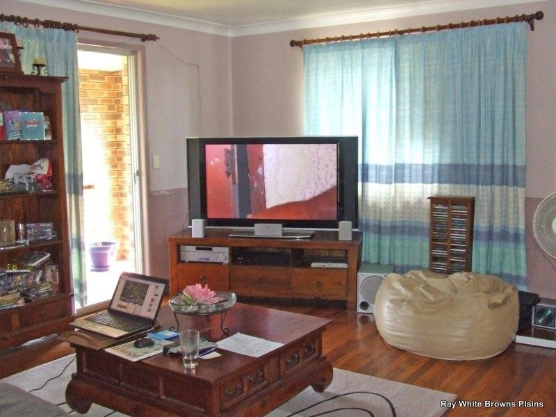 11 Seaton Street, Hillcrest QLD 4118