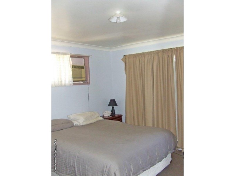 11 Seaton Street, Hillcrest QLD 4118