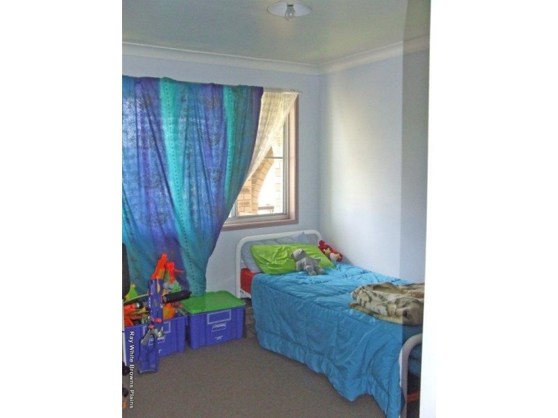 11 Seaton Street, Hillcrest QLD 4118