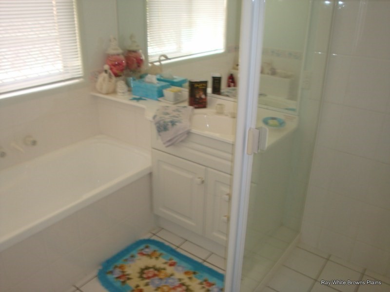 1 Kalbarri Rise, Regents Park QLD 4118