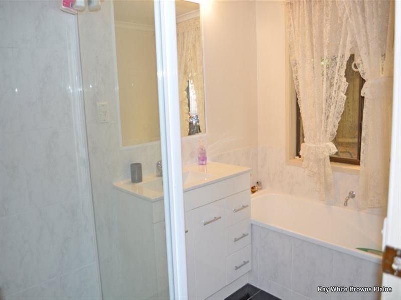 21 Owens Crescent, Regents Park QLD 4118