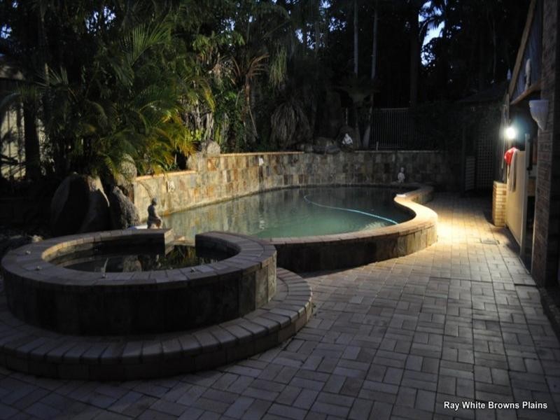 21 Owens Crescent, Regents Park QLD 4118