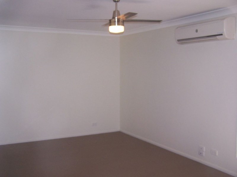 8 Latana Court, Regents Park QLD 4118