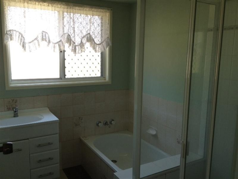 12 Regency Drive, Regents Park QLD 4118