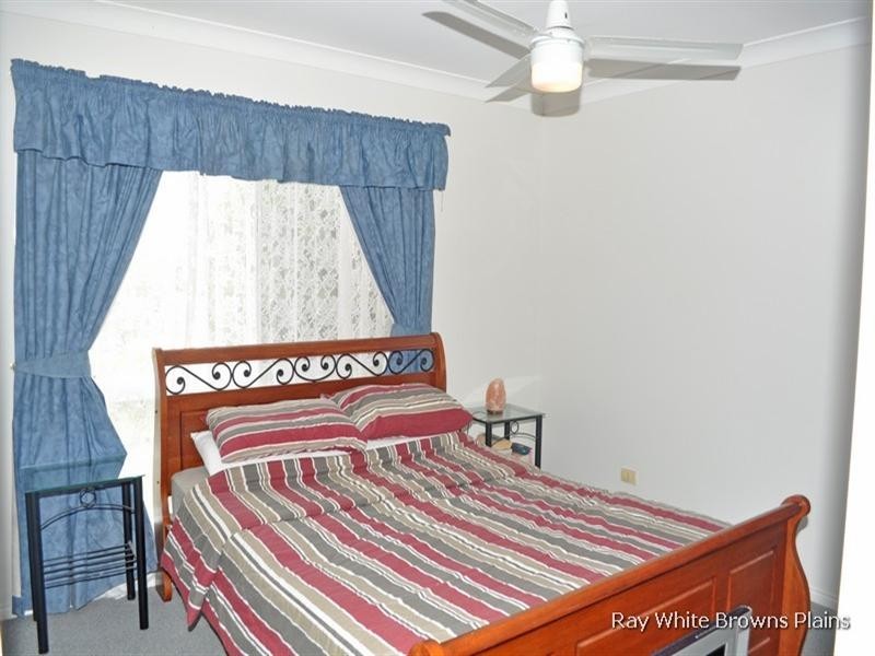 16 Hillview Drive, Hillcrest QLD 4118