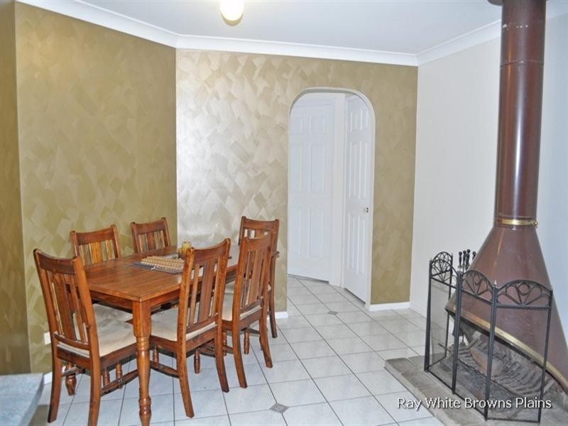 16 Hillview Drive, Hillcrest QLD 4118