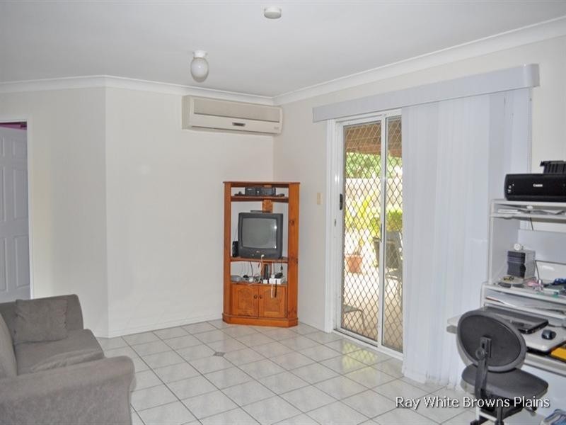 16 Hillview Drive, Hillcrest QLD 4118