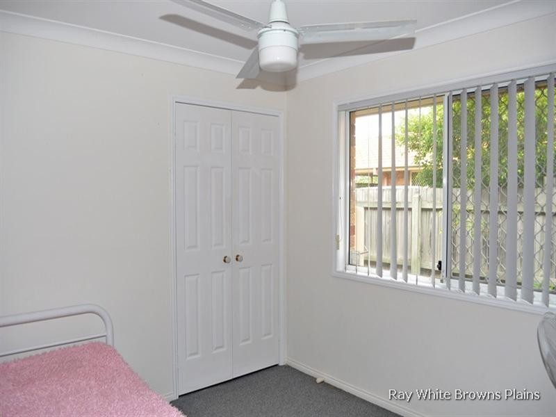 16 Hillview Drive, Hillcrest QLD 4118