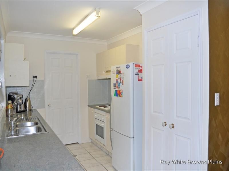 16 Hillview Drive, Hillcrest QLD 4118