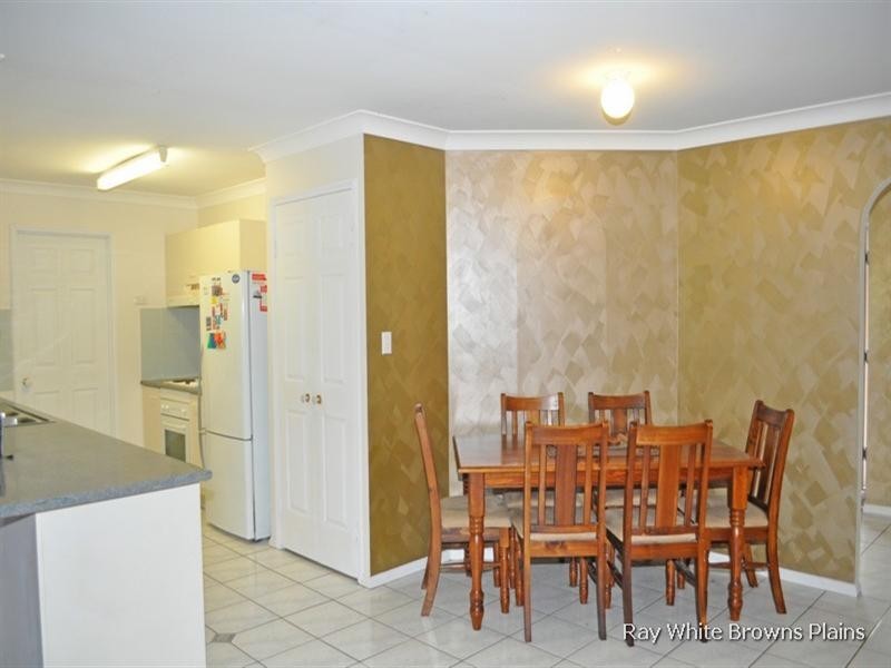 16 Hillview Drive, Hillcrest QLD 4118
