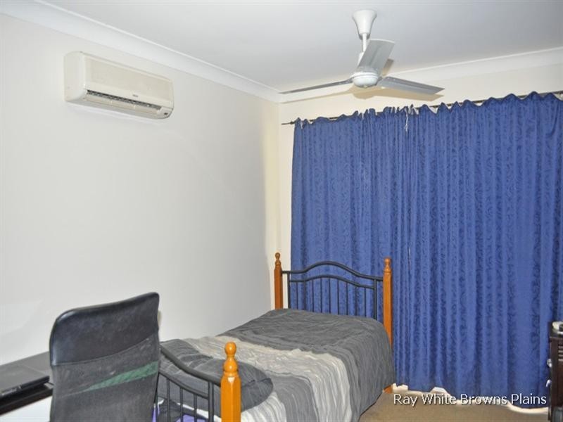 16 Hillview Drive, Hillcrest QLD 4118