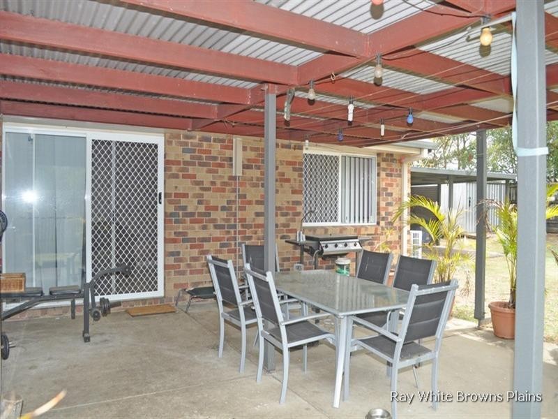 16 Hillview Drive, Hillcrest QLD 4118