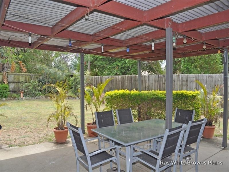 16 Hillview Drive, Hillcrest QLD 4118
