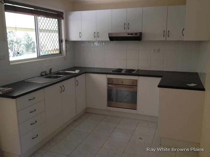 73 Radiata Street, Hillcrest QLD 4118