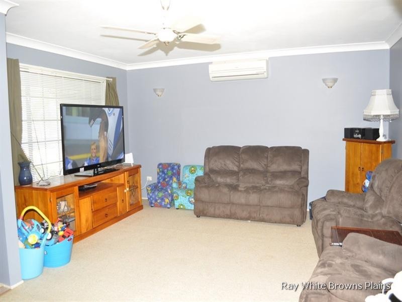 17 Volant Street, Regents Park QLD 4118