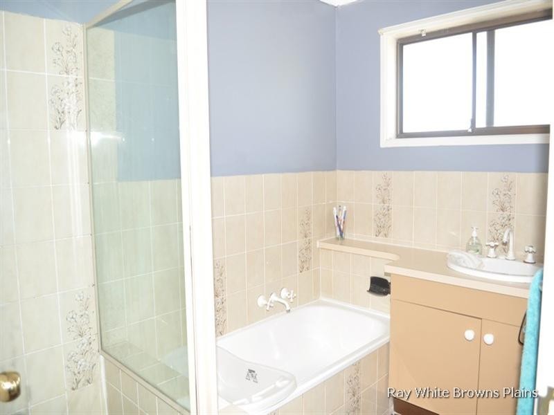 17 Volant Street, Regents Park QLD 4118