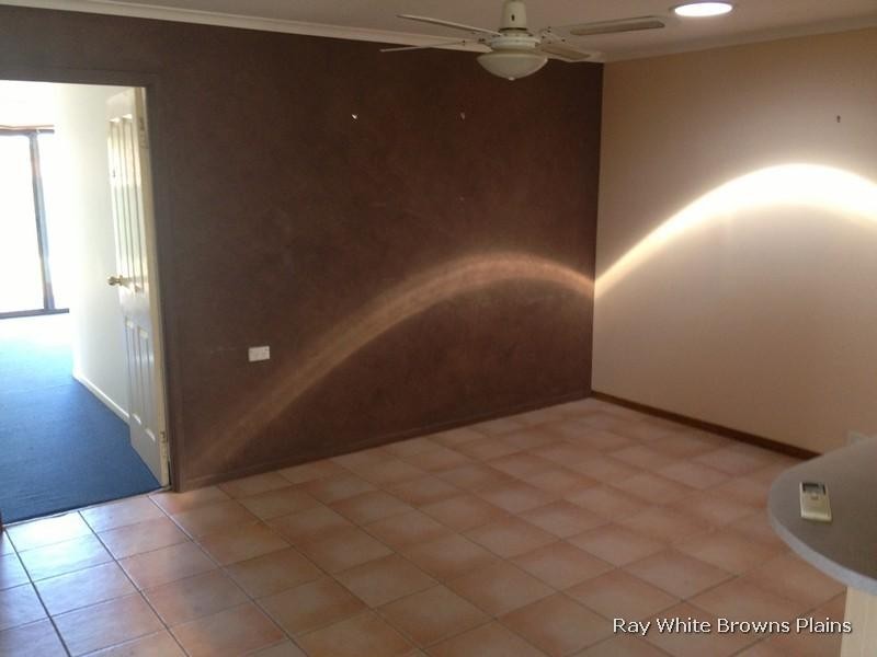 16 Grecian Street, Regents Park QLD 4118