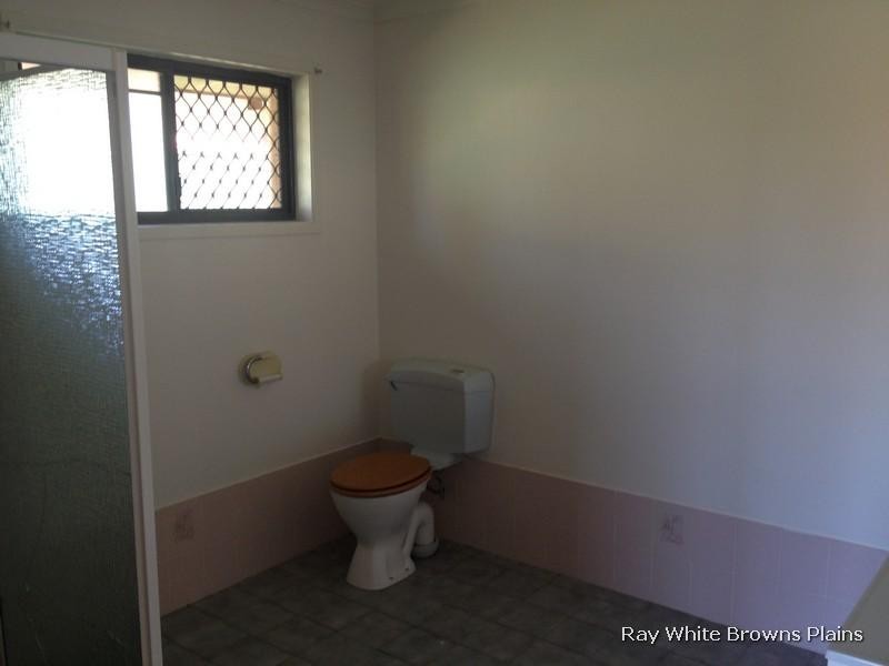 16 Grecian Street, Regents Park QLD 4118