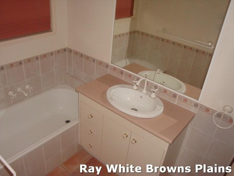 53 Bushland Drive, Regents Park QLD 4118